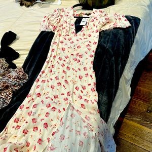 Zelda Dress in Blanc Blush Floral
AFRM NWT women’s size small